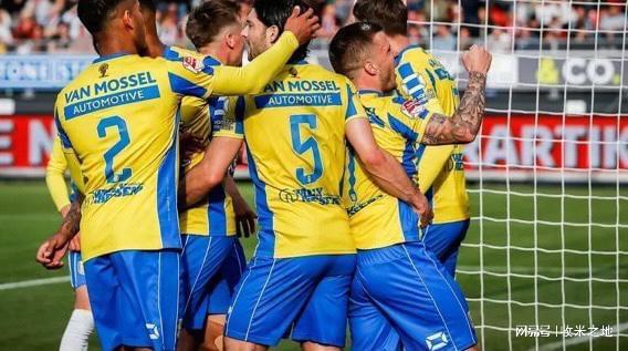 緊隨其後 緊隨其後