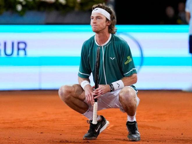 赛中约有2 赛中约有2