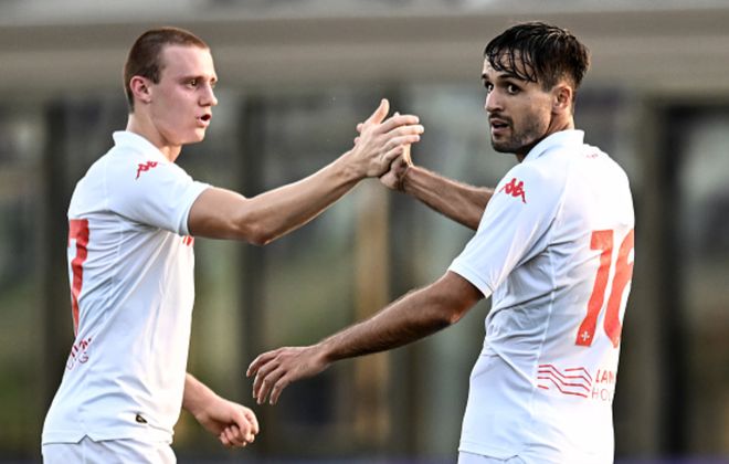 两人都有着 两人都有着